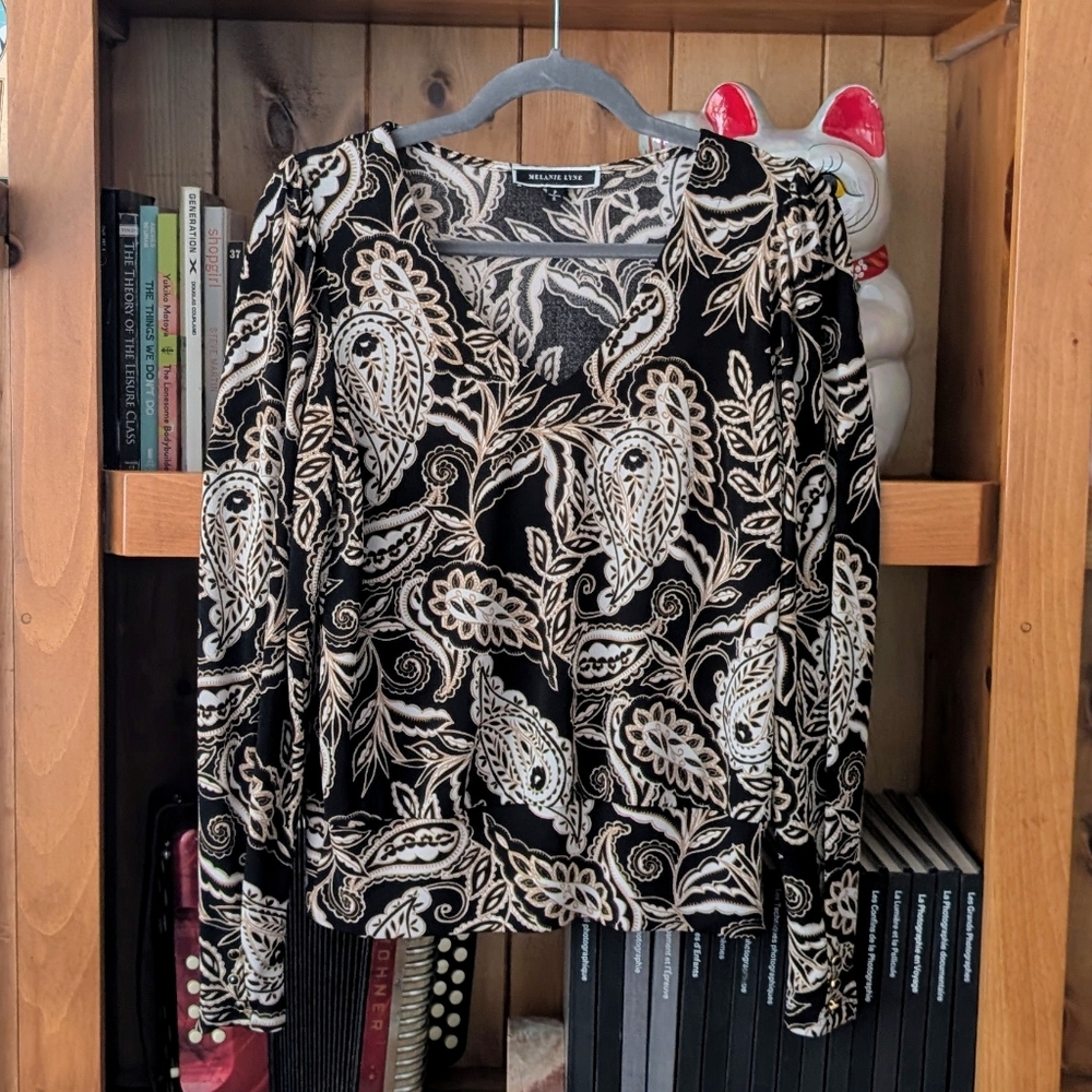 Black and cream Paisley Print V-neck Long Sleeve Top